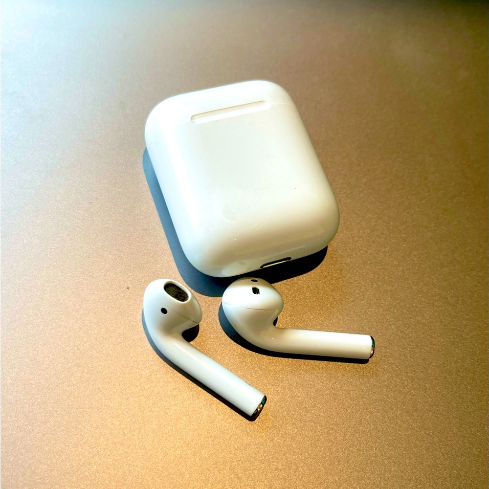 Apple AirPods 2nd Generation with Charging Case